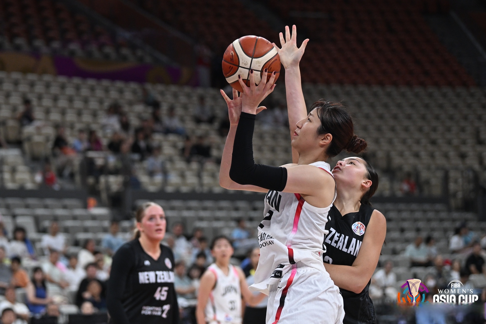 乐鱼体育-赛前欧篮联焦点战；亚特兰大篮板制胜；球迷炸锅；年轻球员得到机会的简单介绍-乐鱼体育